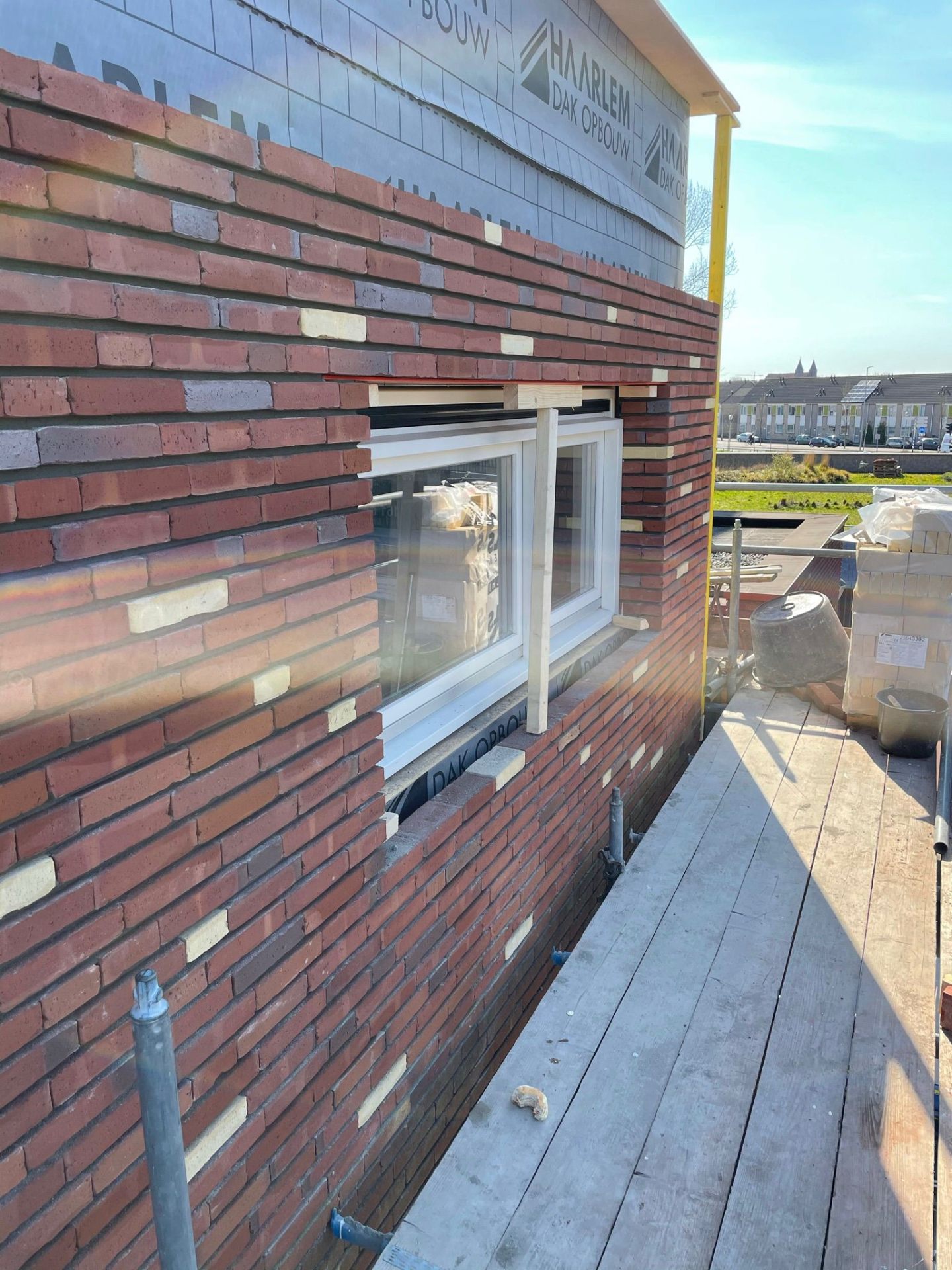 Genuanceerd gevelmetselwerk bij dakopbouw — Dakopbouw in Haarlem