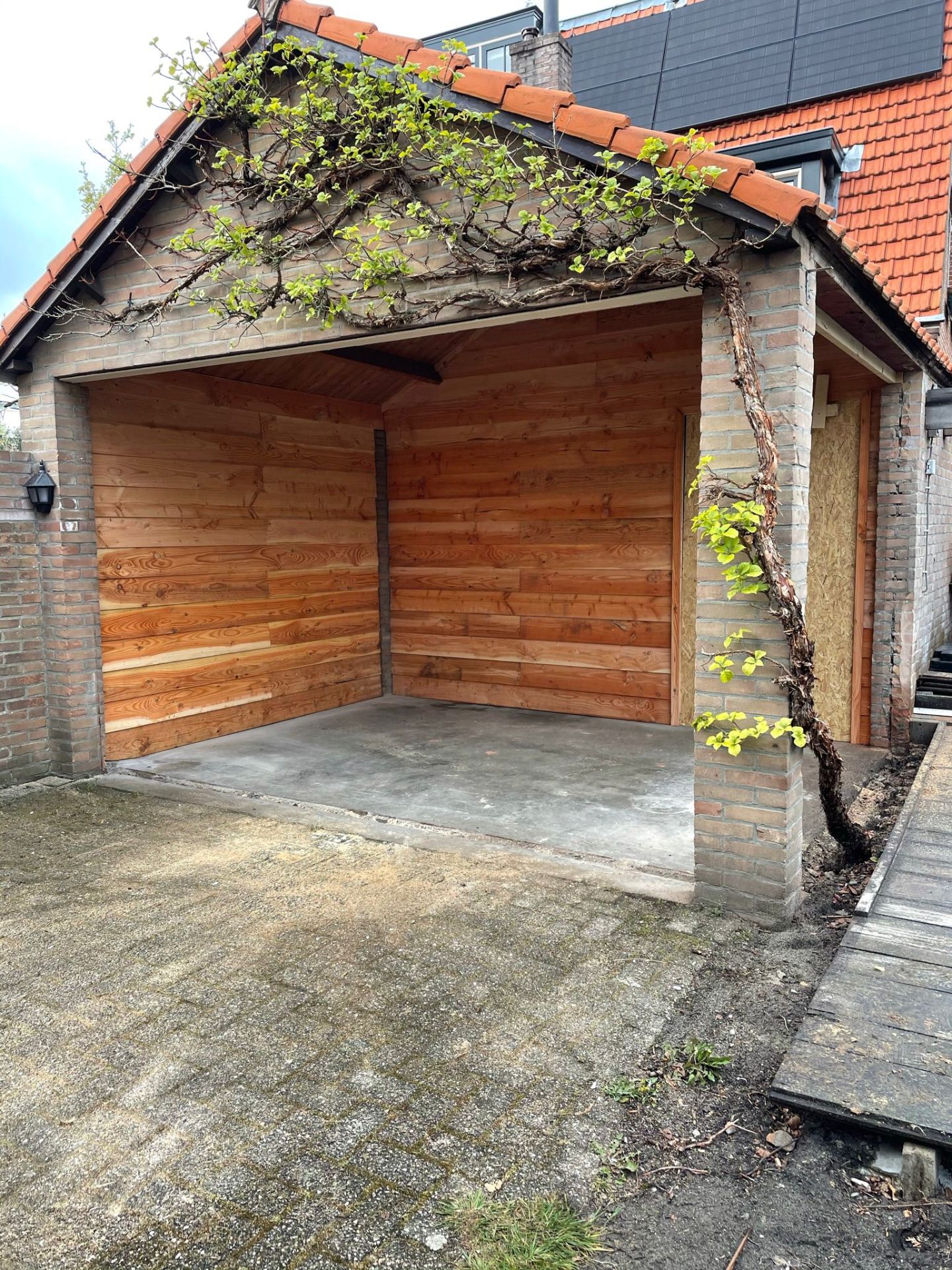 Houten overkapping in lariks — Aanbouw in Haarlem