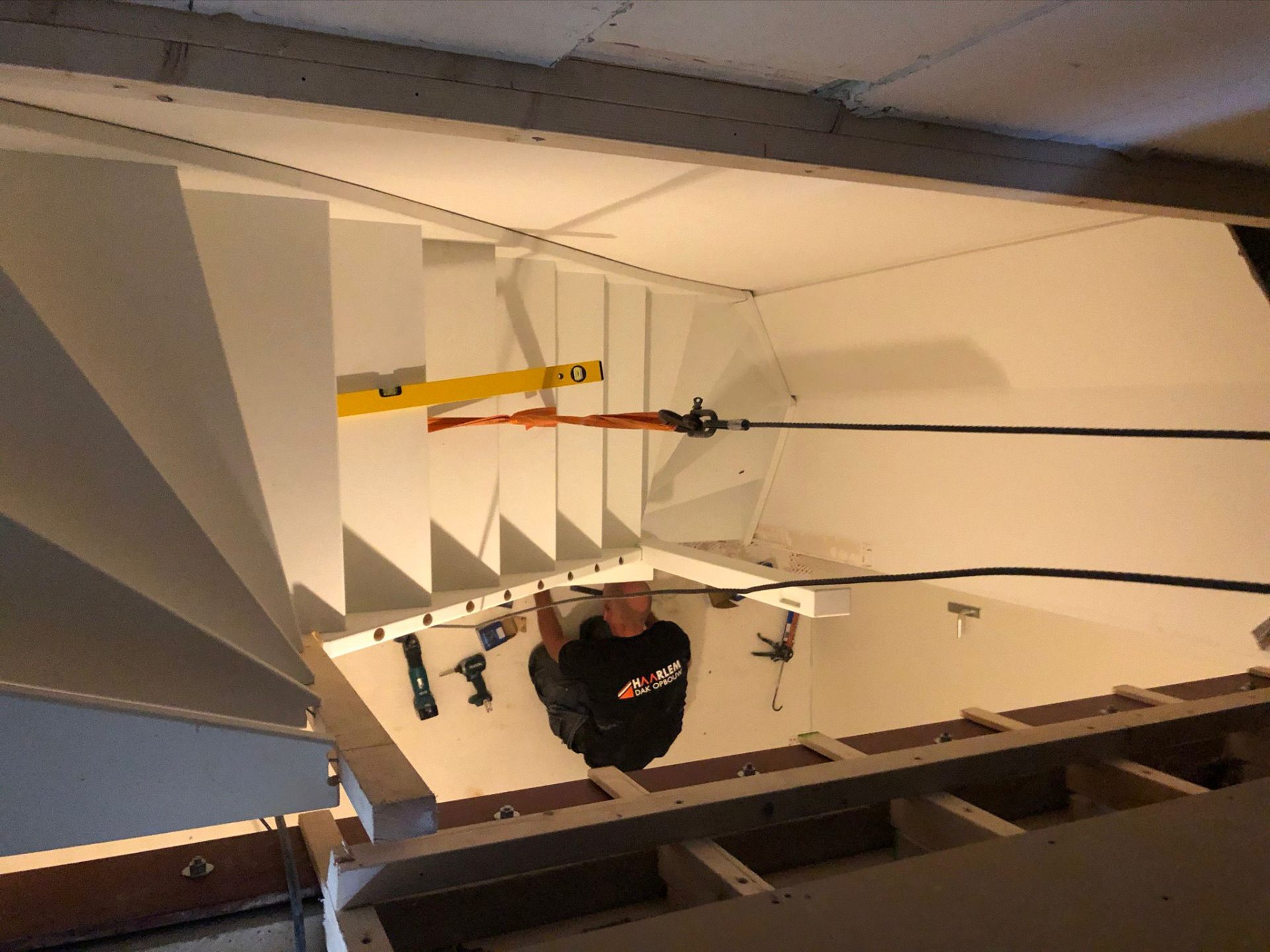 Trapinstallatie van bovenaf — Interieur in Haarlem