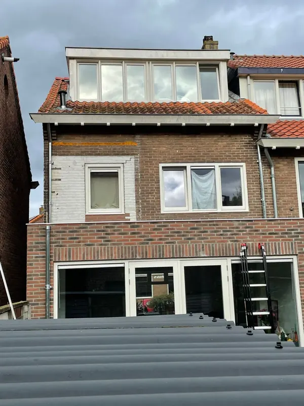 Achtergevel met geplaatste dakkapel