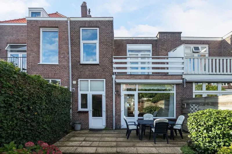 Achtergevel en tuin voor renovatie