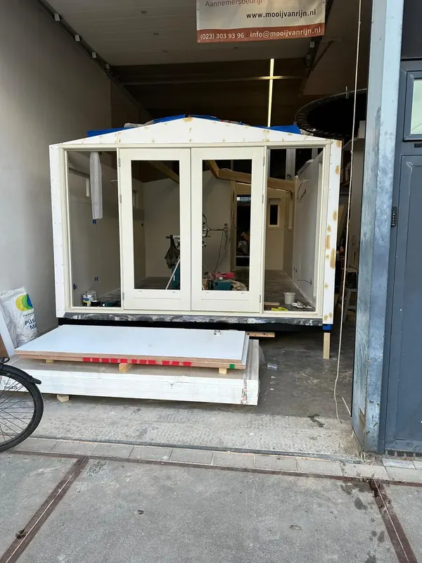 Chalet in productie in de werkplaats