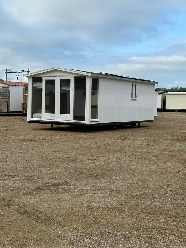 Opgeleverd wit chalet