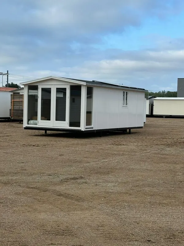 Chalet in zijaanzicht, exterieur afgewerkt