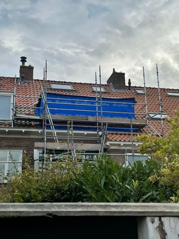 Dakkapel in uitvoering met steiger