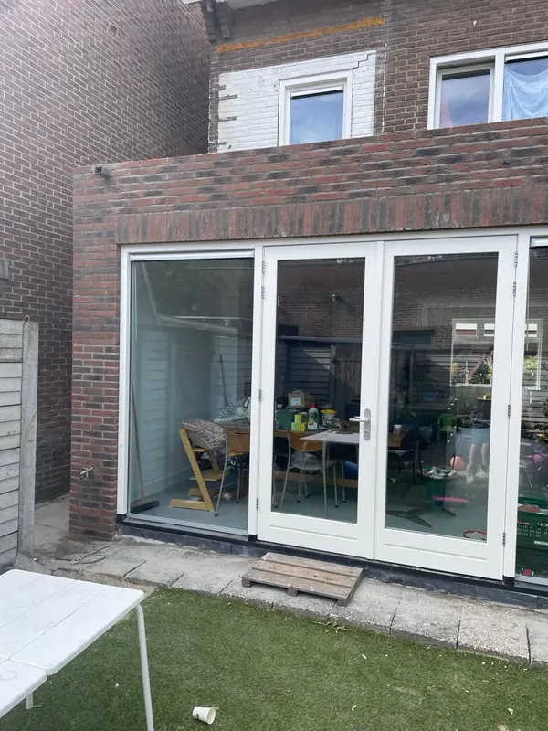 Tuinkamer met grote pui naar de tuin